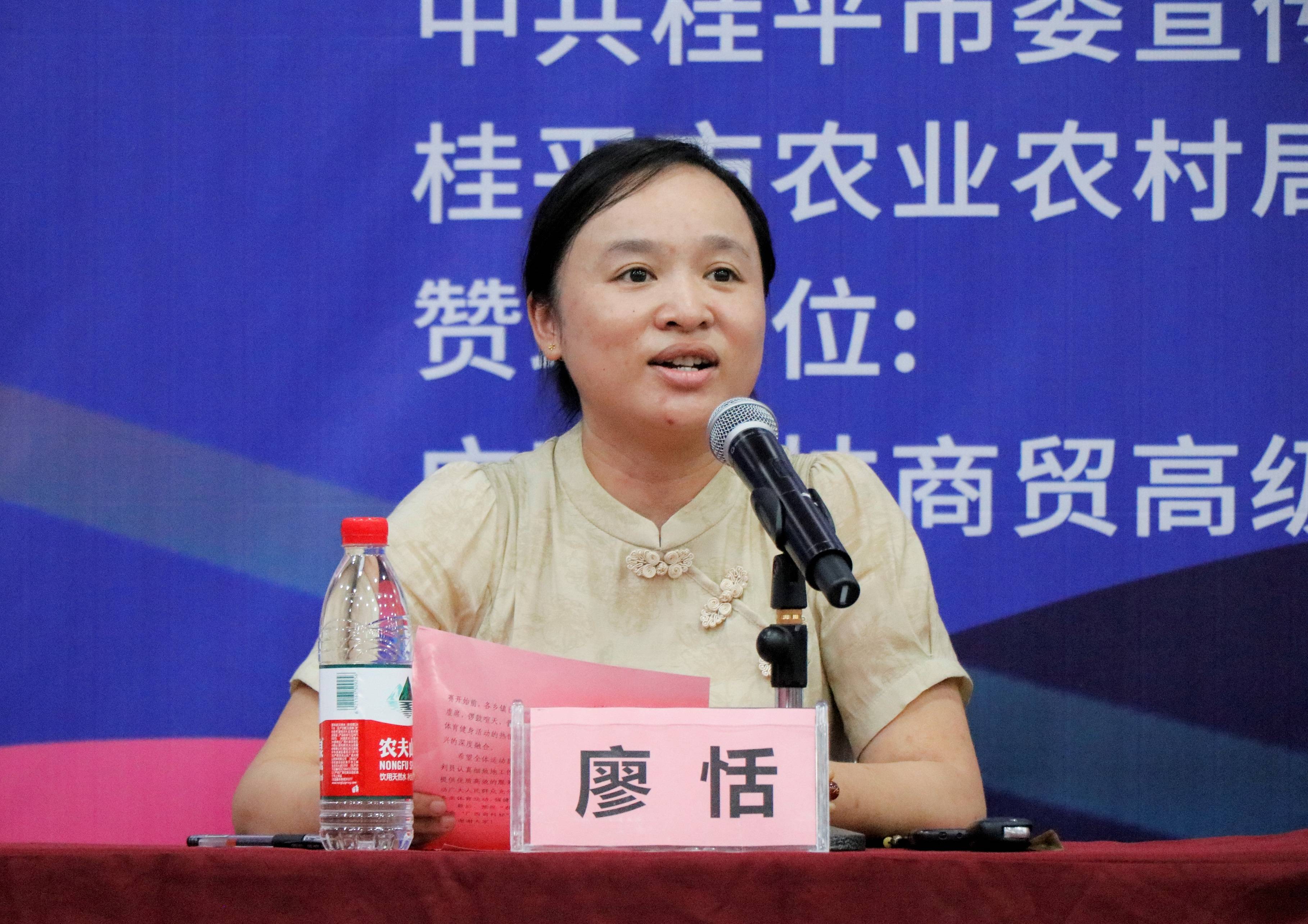 开幕式上,廖恬局长代表桂平市文体局向闯进市赛的运动员队伍表示诚挚