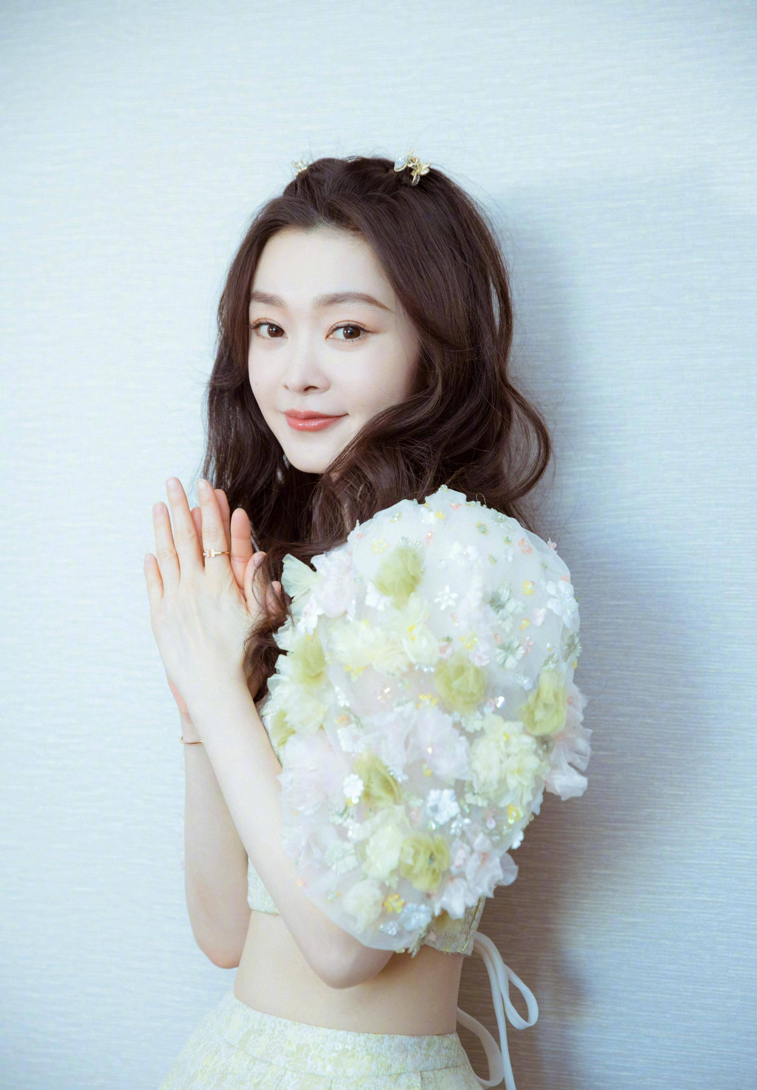 宋轶的"蚂蚁腰"好惹眼,可爱性感,造型美出高级感_连衣裙_粉色_公主