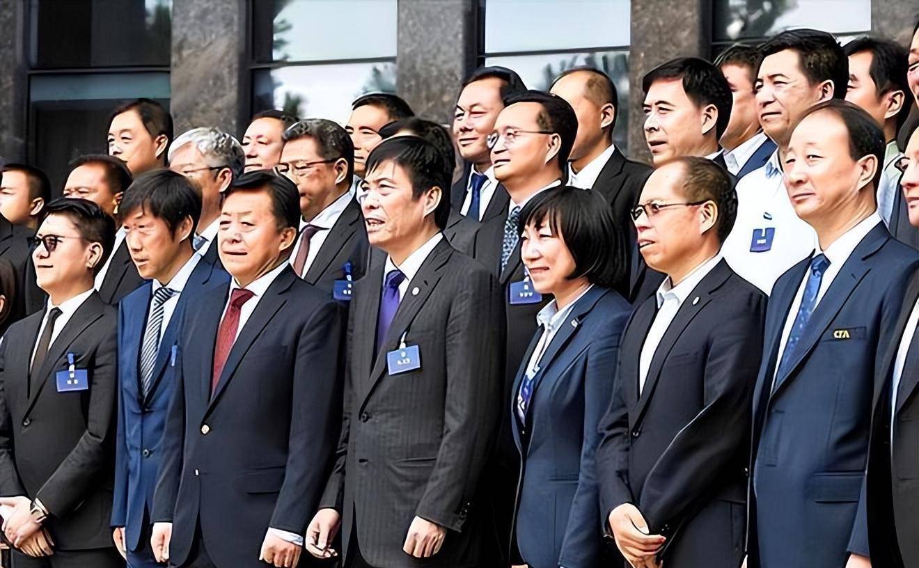 上港老总遭调查,一人未卜先知,爆料花120亿夺冠_严俊_谢晖_公司