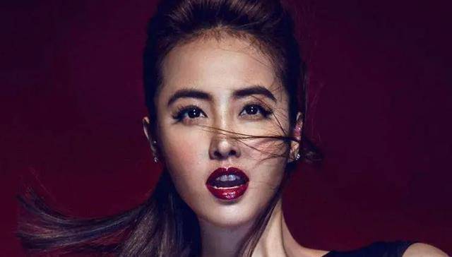 只是让人遗憾的是自从和锦荣分手后,42岁的蔡依林一直单身.