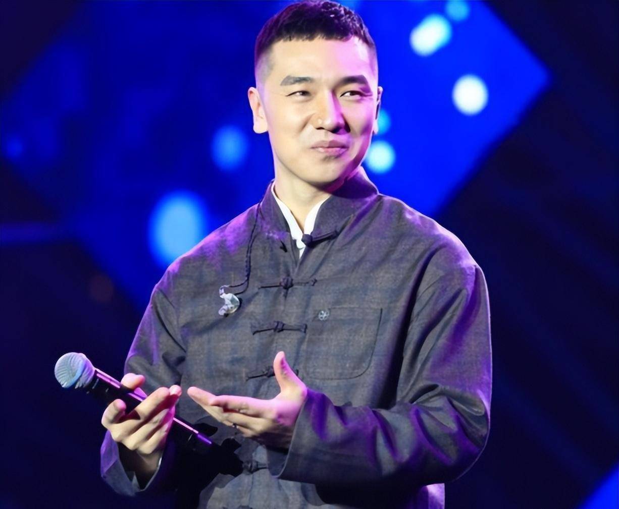 王琪出道17年,舞台独唱4分钟,《可可托海的牧羊人》背后的故事_洋仔