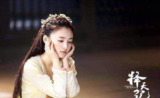 而且在去年的时候,还被拍到张雨剑陪着吴倩去做产检,当时肚子看着已经