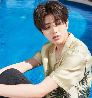 蔡徐坤工作室出面澄清,蔡徐坤跟富二代女粉丝没关系_年轻人_父母_明星