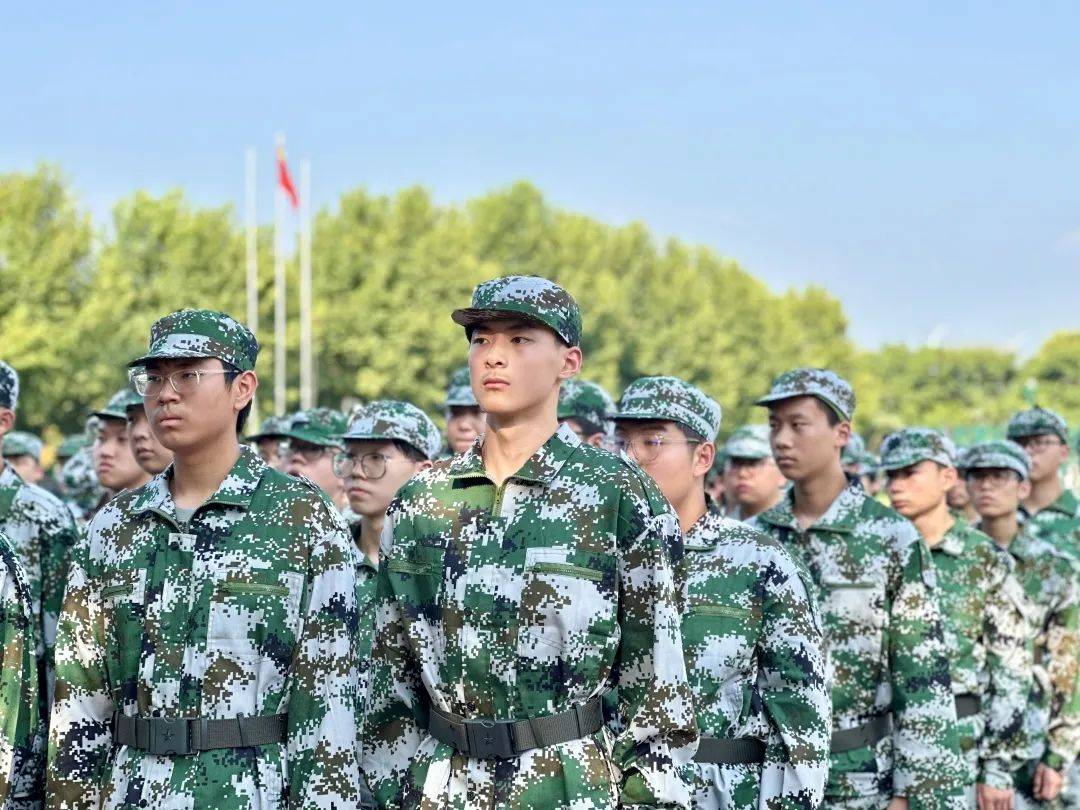 河西少年的迷彩青春_生活_动作_时光