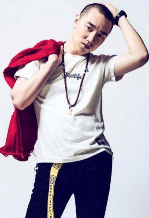 王琪出道17年,舞台独唱4分钟,《可可托海的牧羊人》背后的故事_洋仔