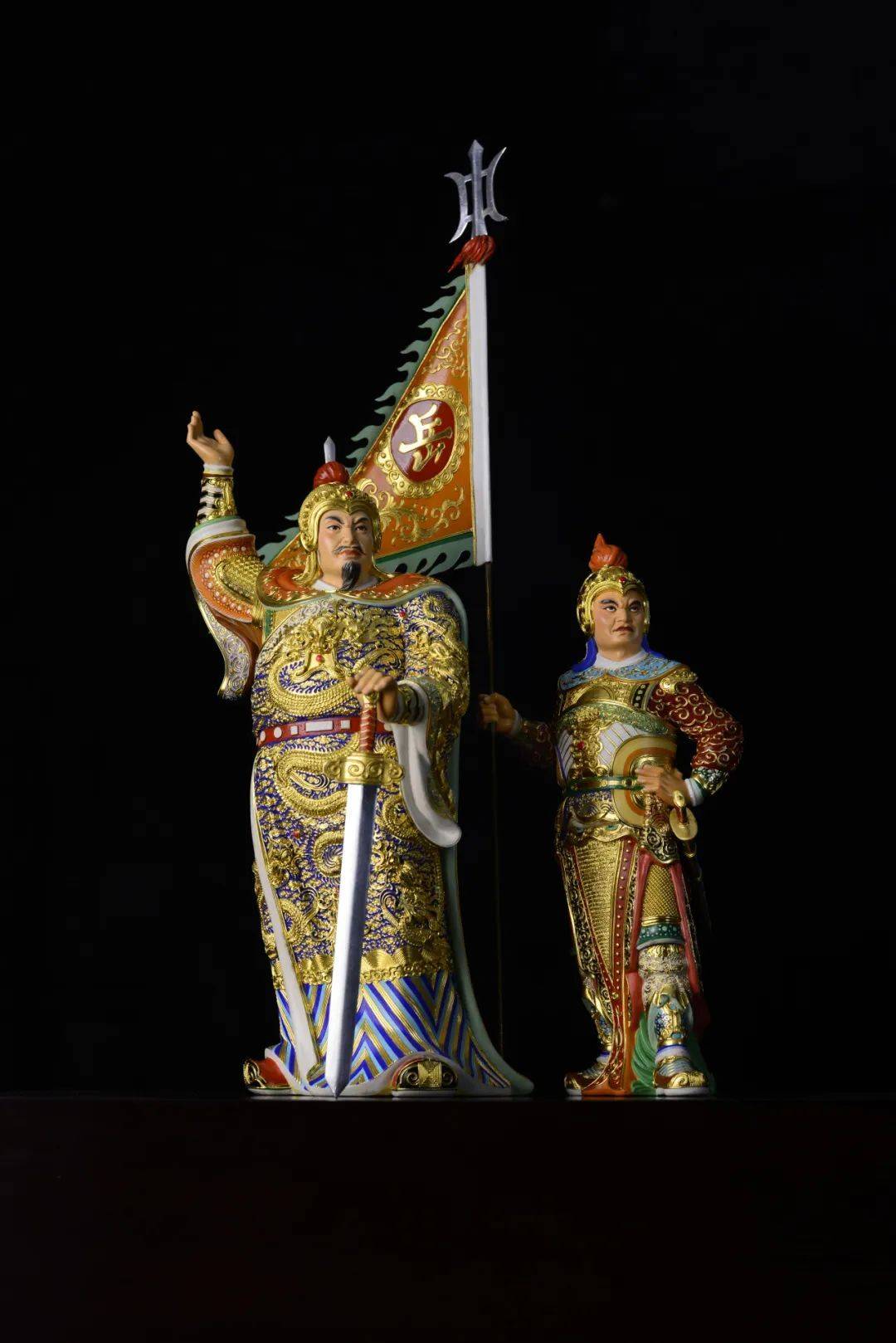 "真正使蔡氏漆线雕焕发生机的还是第十一代传承人和第十二代传承人