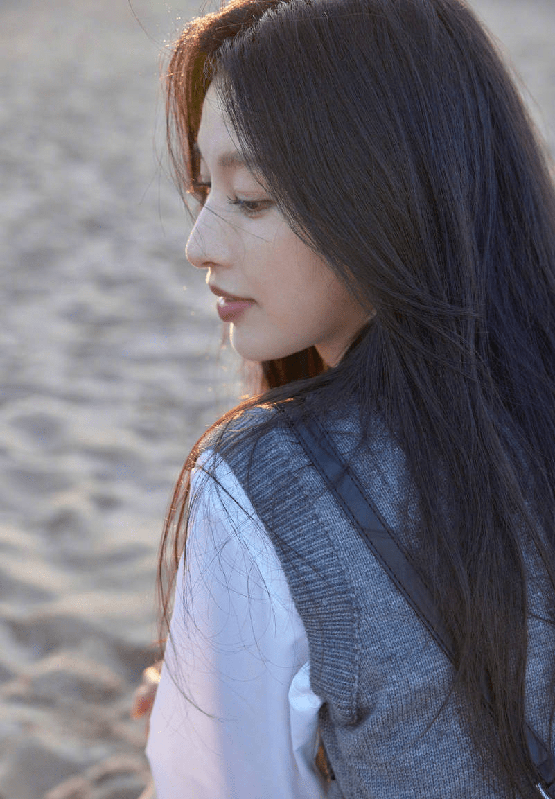 张俪清新校园造型:清纯学姐的女友感_照片_气质_女性