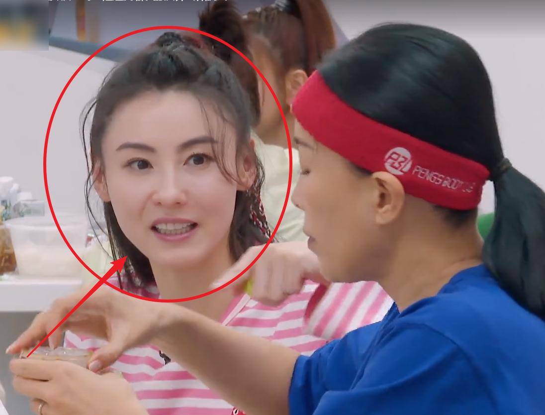 坐在一起,失去滤镜,小林青霞40岁的状态令人看愣_那英组_胡静_杨钰莹