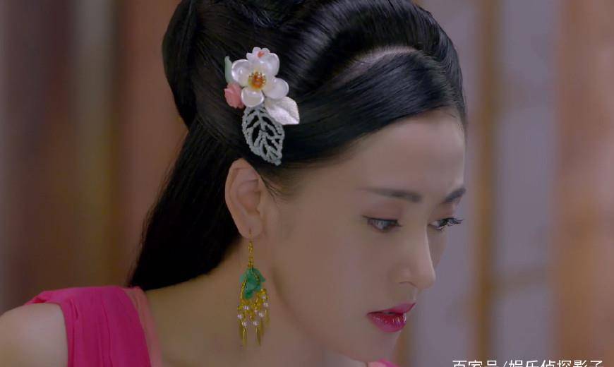 戴玉簪花的古装女子,李沁乖巧,唐嫣青涩,张天爱美艳动人_穿着_性格_一