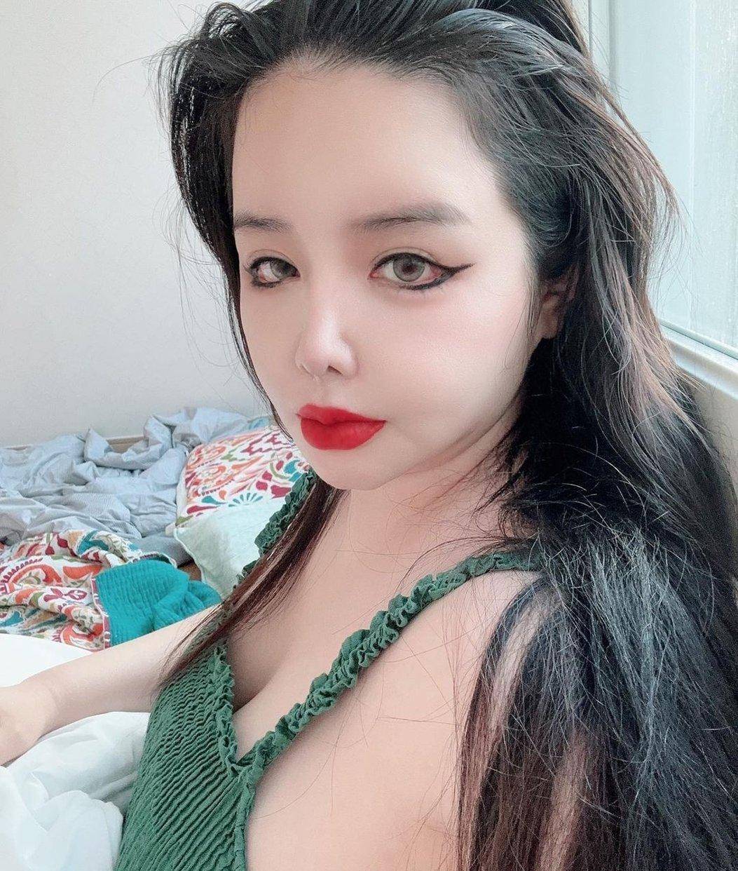 2ne1朴春近照容貌惊人变化掀热议,曾因生病体重暴涨,粉丝担忧_减肥