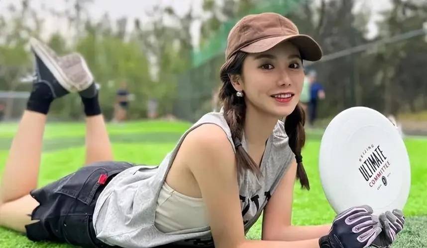 宋美娜：天生丽质的女神，随便扭两下也能圈粉无数_湖人队_体育_直播间