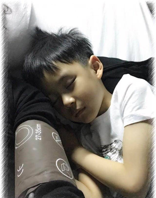 曹颖连续熬夜工作导致开车险些出事告诫各位健康重要_妈妈_小王子