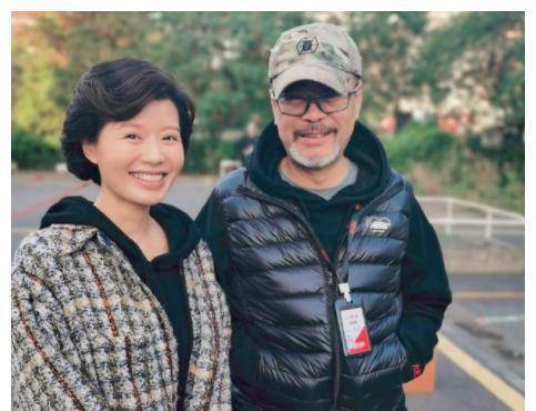 22岁嫁傅程鹏,结婚19年被不忠诚,45岁独自带娃,后悔当初丈夫走红_程愫
