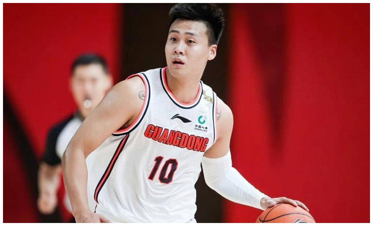 热议周琦赵睿互换东家,顶级配置:篮协亲自官宣_新疆男篮_广东_1