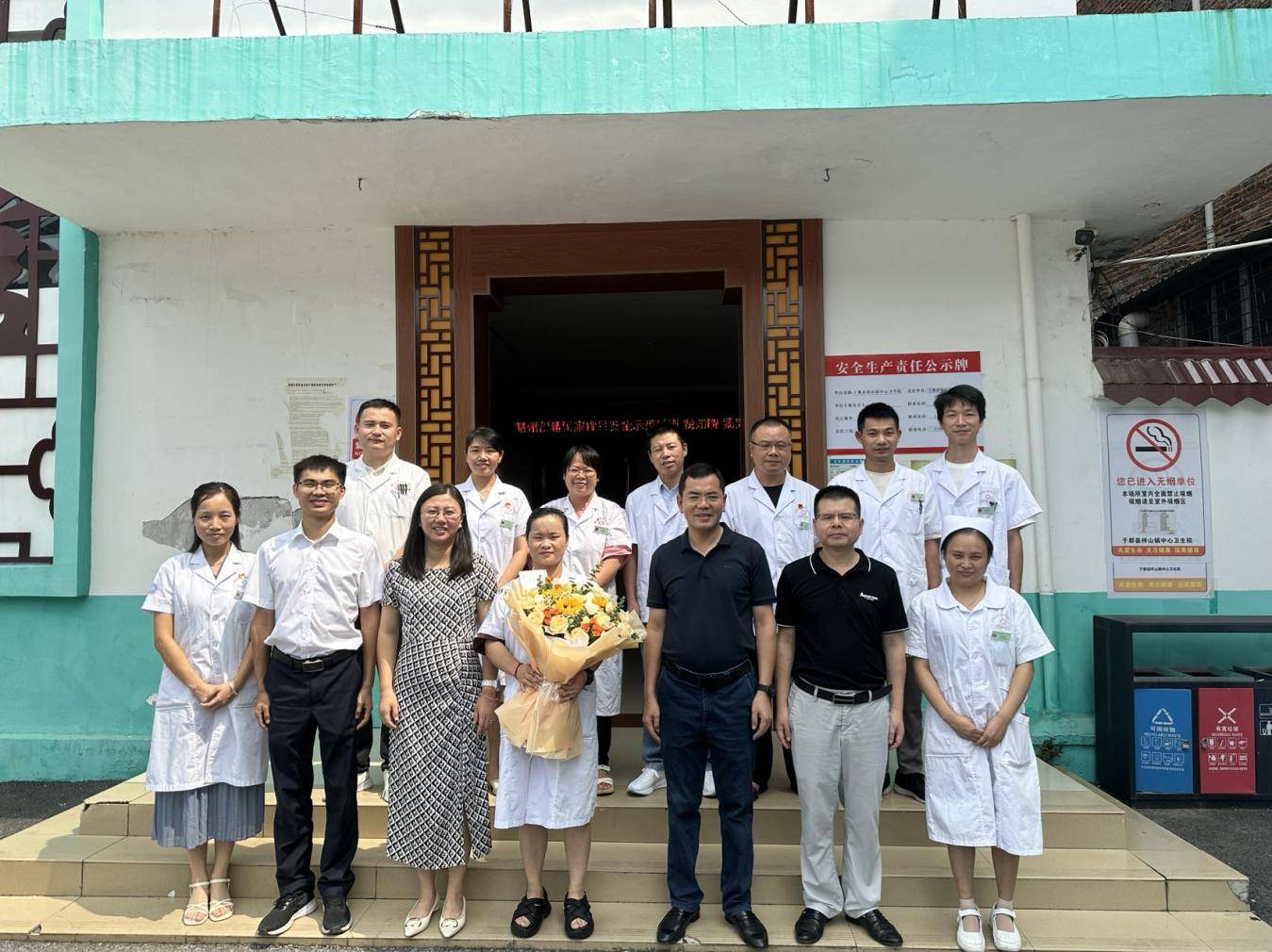 8月19日上午,于都县梓山镇党委书记郭清峰,党委副书记,镇长徐霞,副