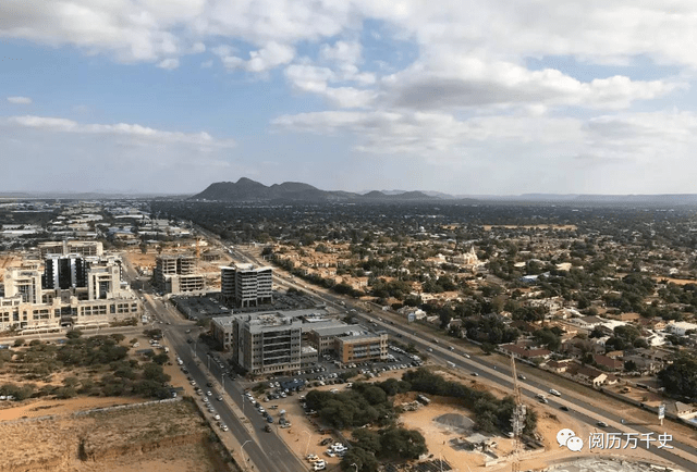 图源网络一,博茨瓦纳简介"博茨瓦纳"全称博茨瓦纳共和国,又译为波札那