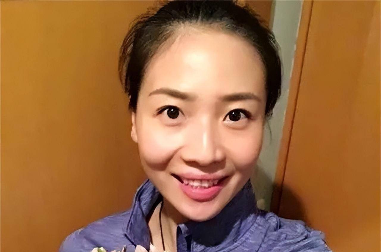 前体育最美队长近况:家财万贯富2代,嫁郎平助教,今官至副院长_魏秋月