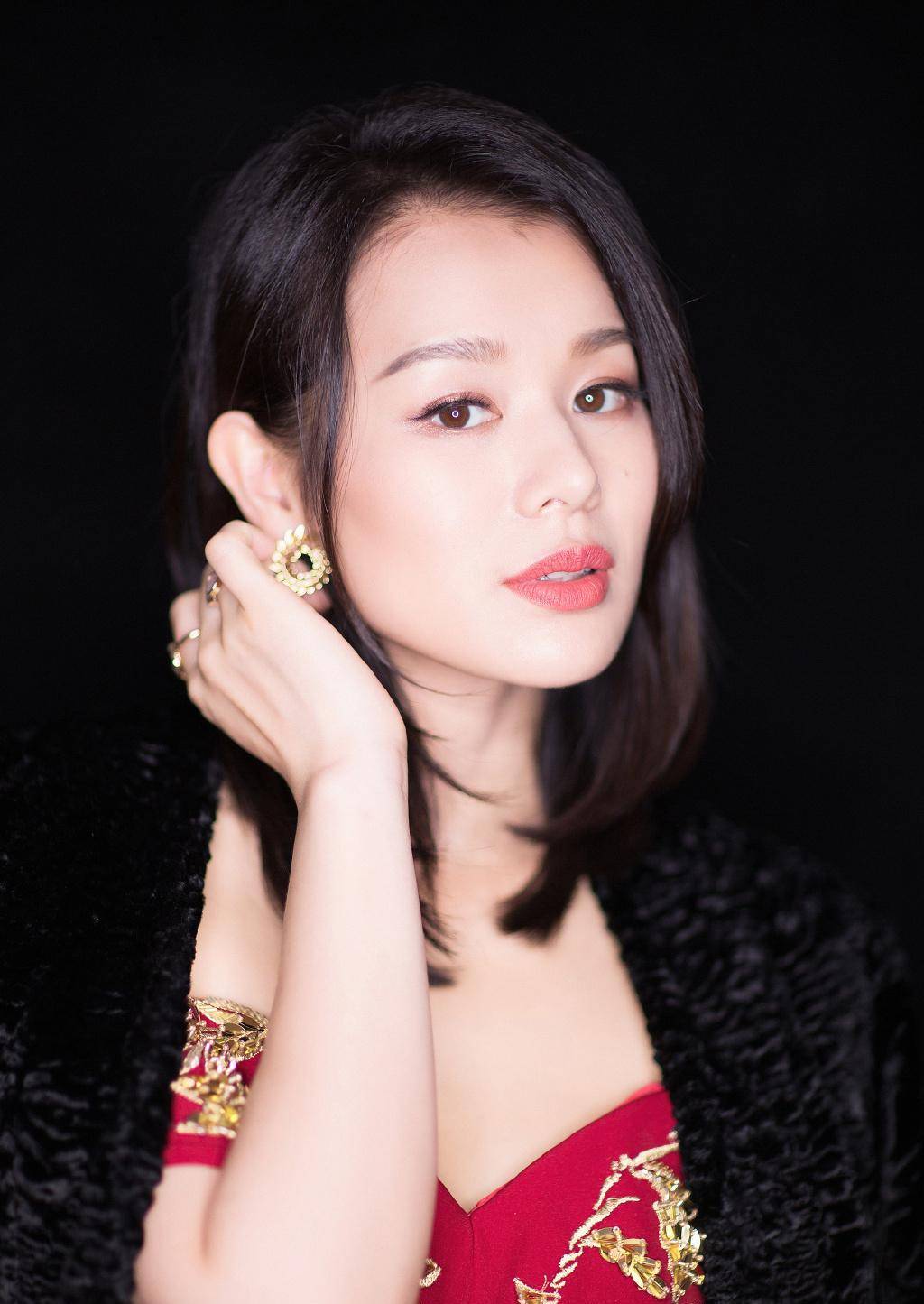 胡杏儿,tvb史上长相最普通的当家花旦,她凭什么走红?