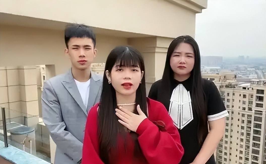 网红陈三废妻子生子,丈夫婆婆产房外拉横幅浮夸,随后就直播带货_陈橙