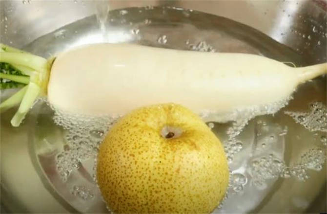 这才是白萝卜梨水的正确做法，香甜营养好喝，润肺止咳，非常管用_手机搜狐网