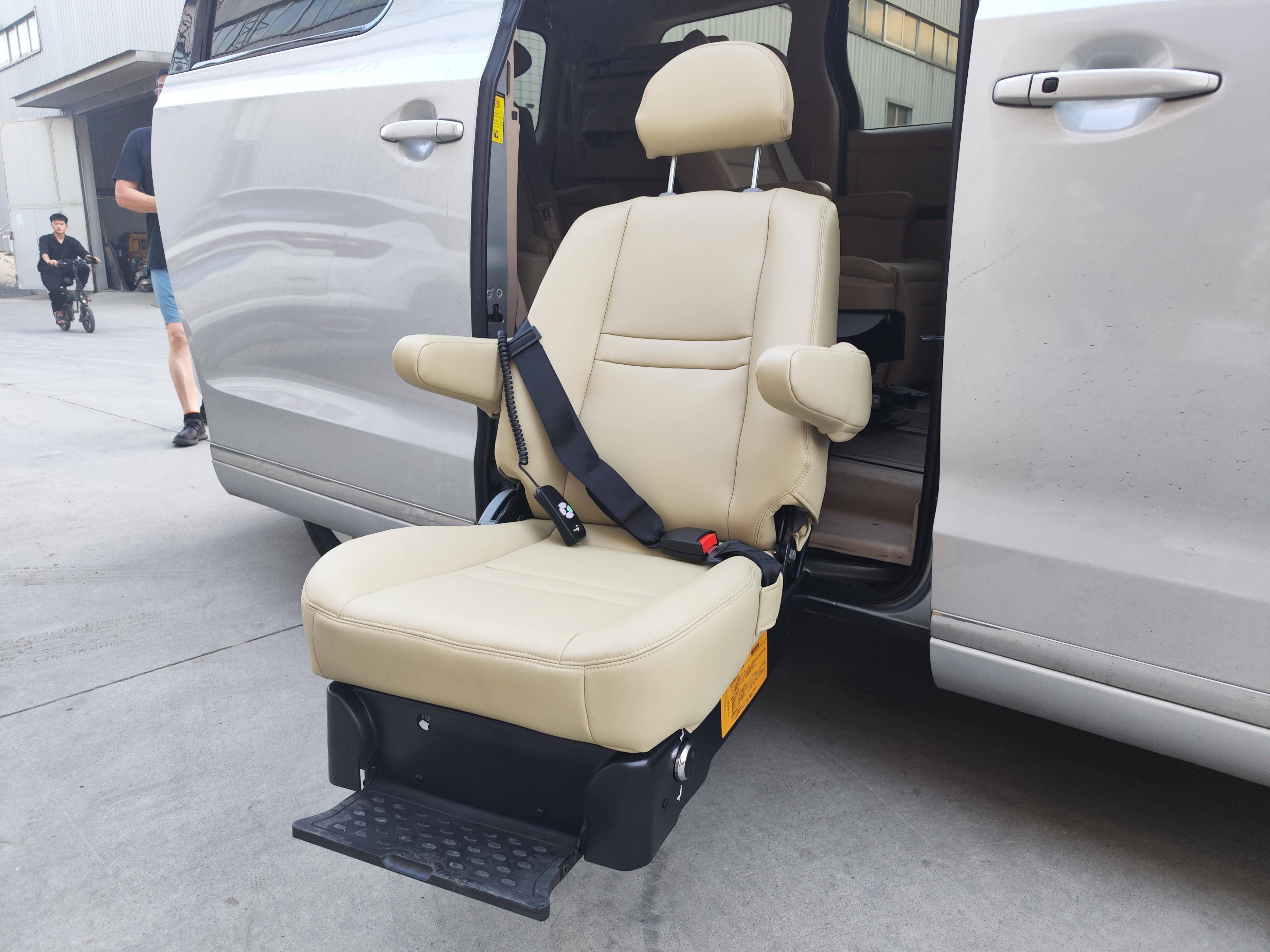 九龙艾菲改装明澳福祉座椅——真正的花小钱办大事_搜狐汽车_搜狐网