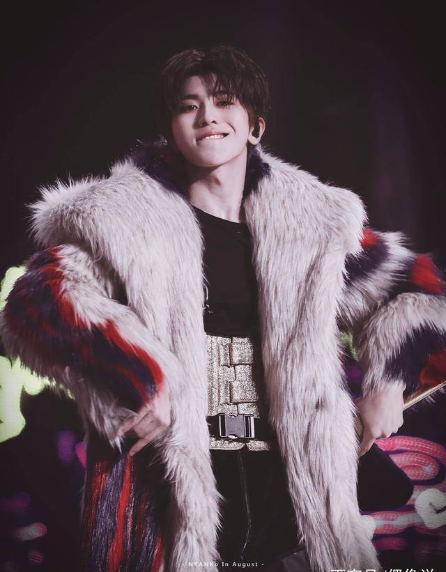 蔡徐坤更新新年第一条动态,发了四句话,第四句很戳心!_ikun_祝福_红包