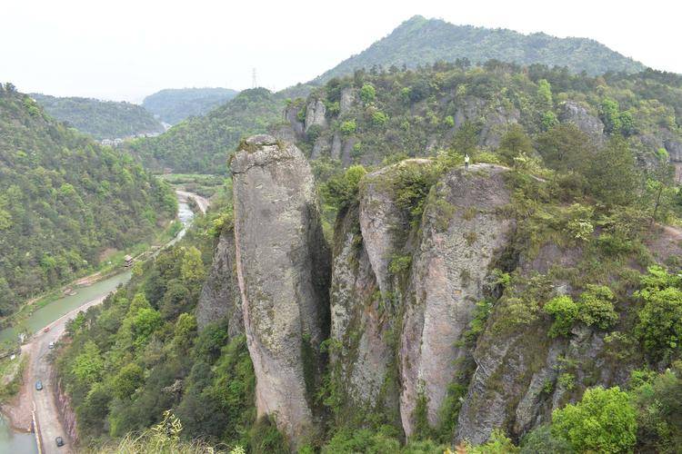 百丈岩风景区简介图片