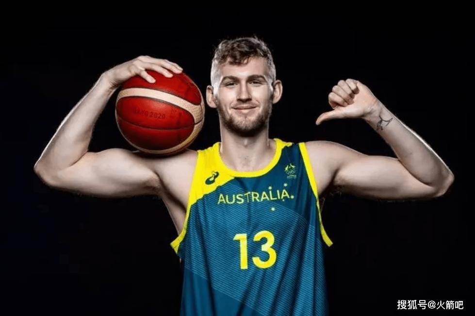 火箭队中锋兰德尔在国际比赛中脚踝受伤,无法参加揭幕战_世界杯