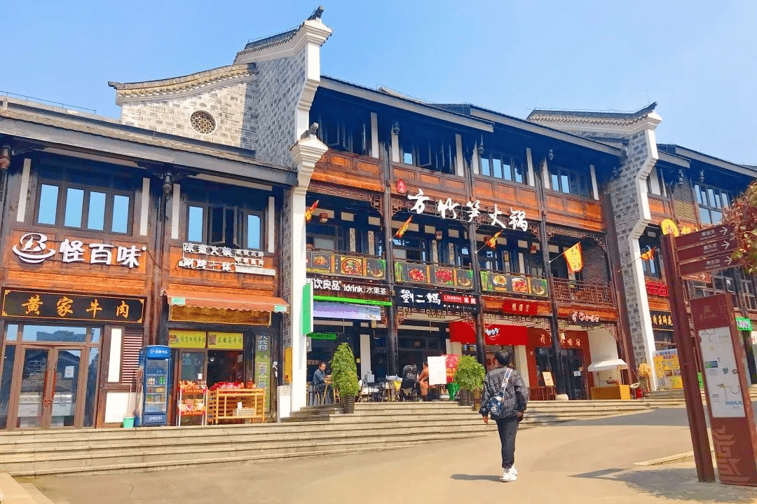 汇川商圈·如果说汇川的古城老街铭记了这座城市的记忆,那么汇川的