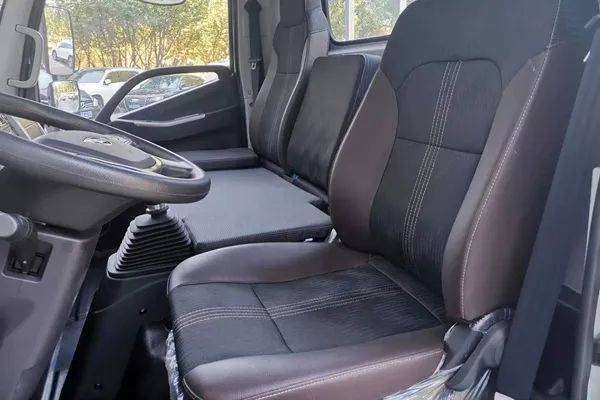 高效出勤 创富神车 福田领航m6 小八档车型静态解析 | 卡车之友网