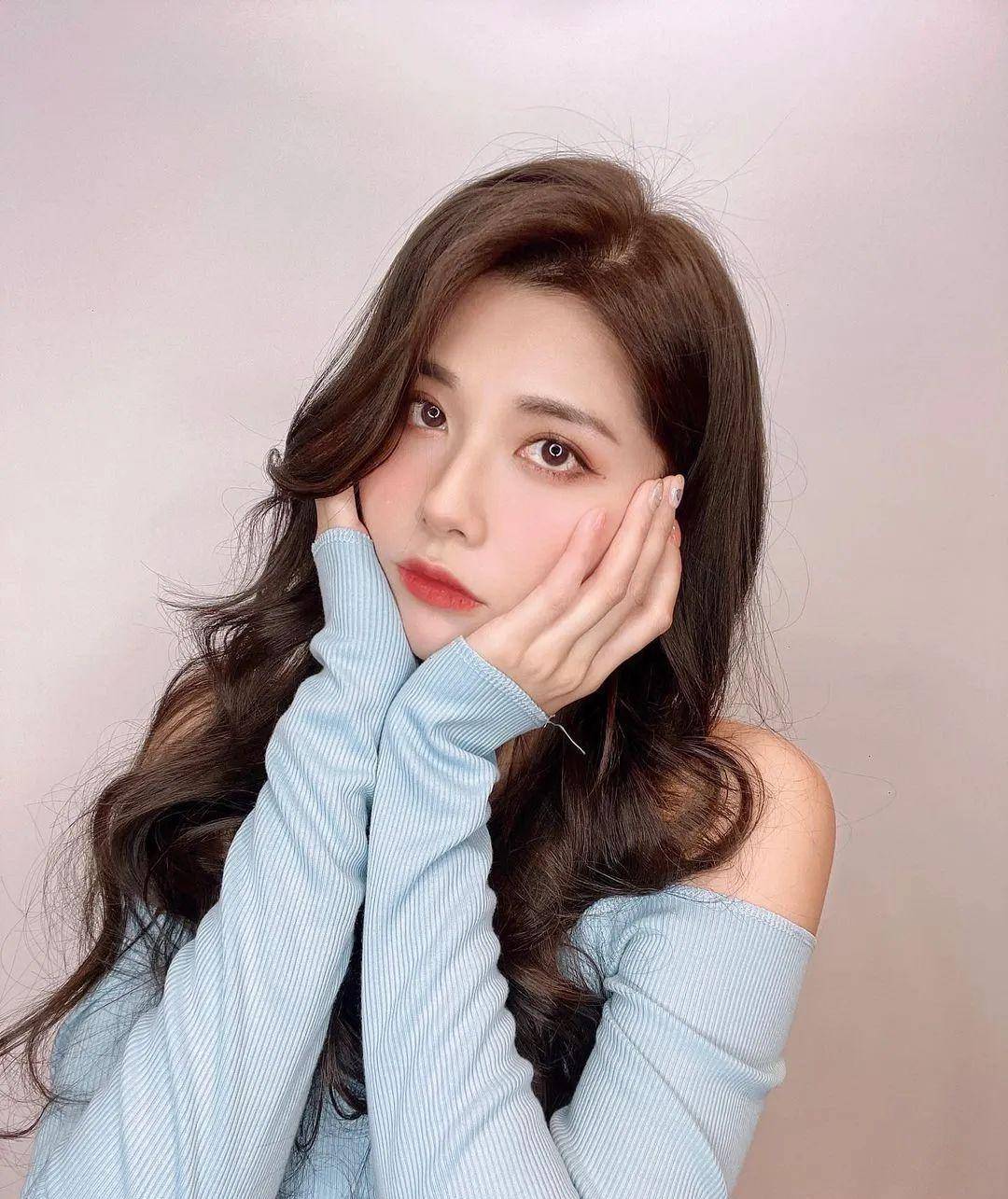 台网红沐沐,五官漂亮,皮肤白皙,大长腿吸睛,d罩杯很有魅力_身材_社交