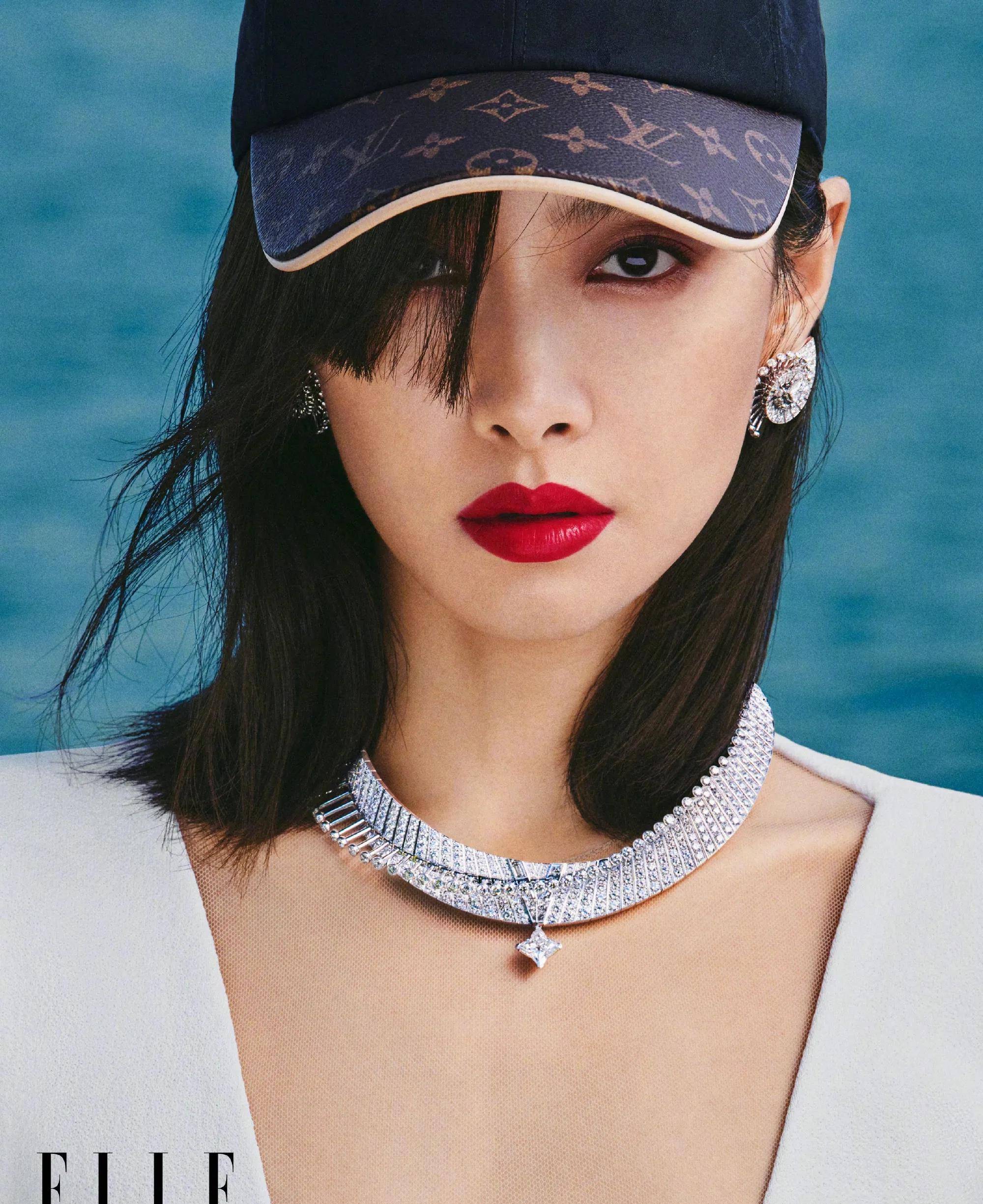 宋茜elle金九封面穿时尚深v皮夹克,酷飒拥有时尚时尚腿,迷人撩人_不