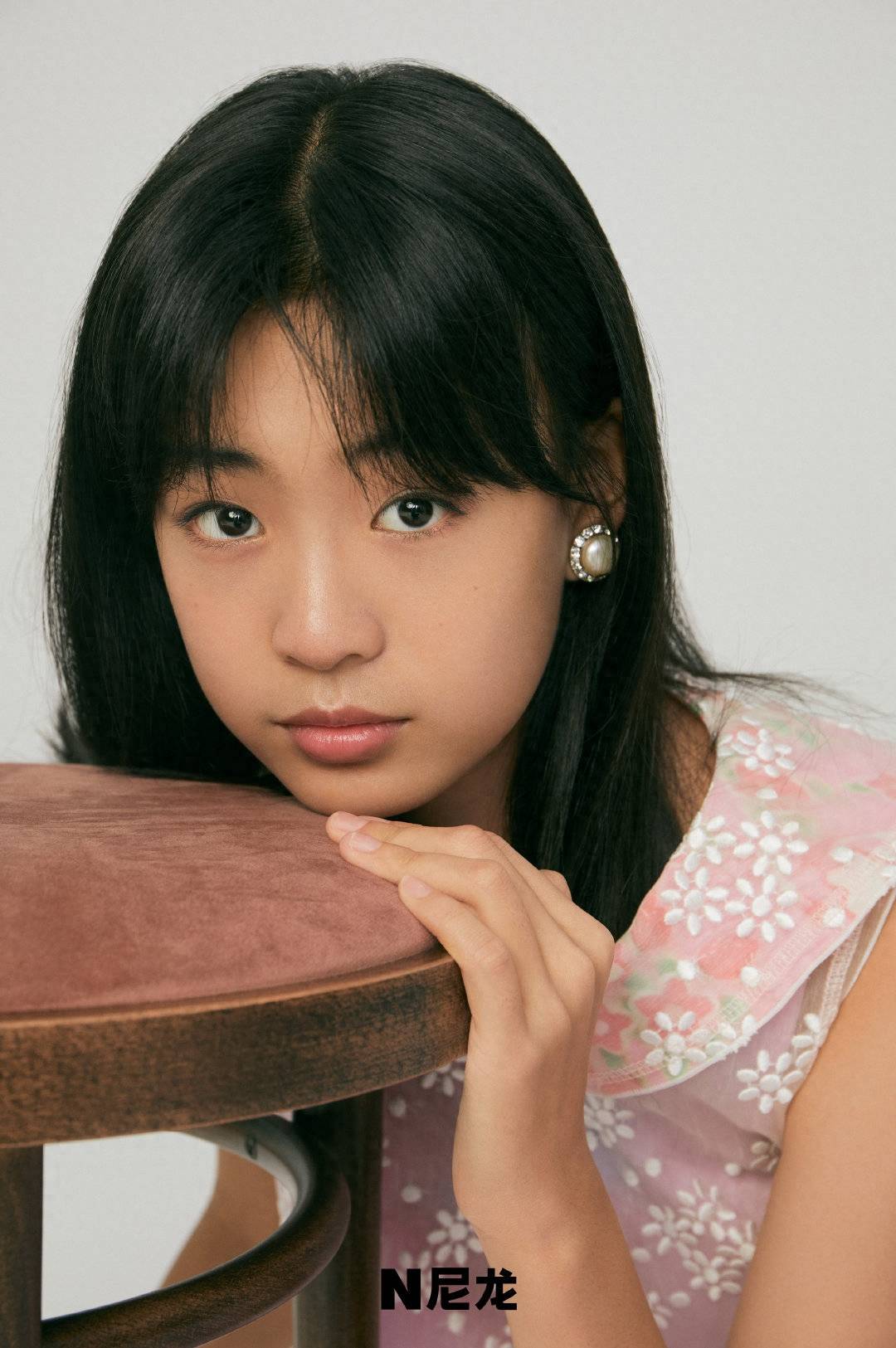 佟大为长女首拍大片,颜值超高撞脸王祖贤,13岁身高直逼1米8_佟知霏