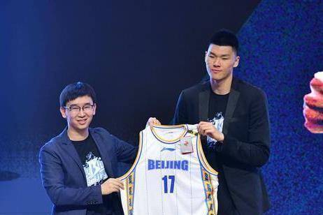 范子铭如愿以偿,年薪至少比翟晓川多50万谁敢不叫一声范哥?