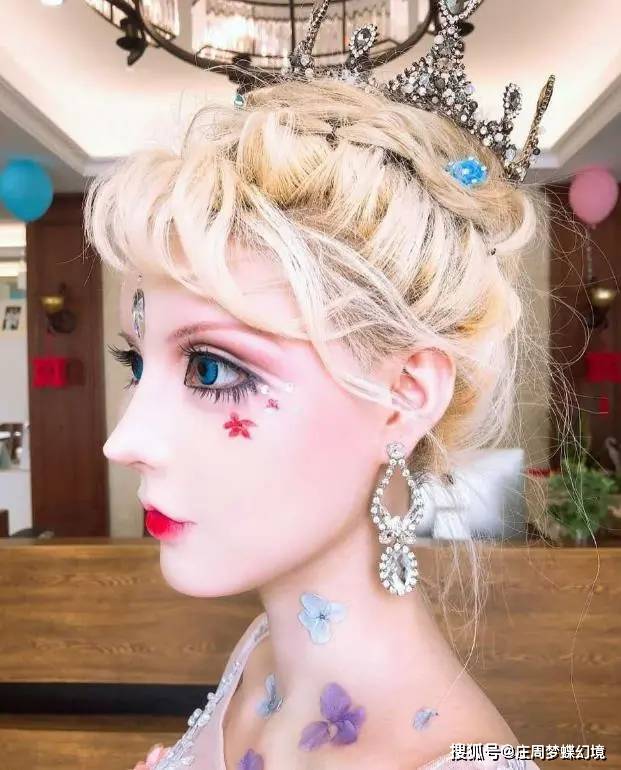 当年她自称"中国第一芭比",可见过本人之后,众人不免大吃一惊_灿宇