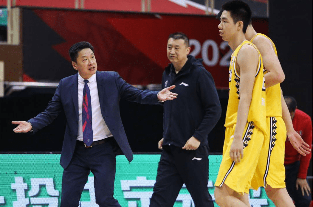 结语总的来说,李京龙和李春江是一对父子,也是一对篮球人.