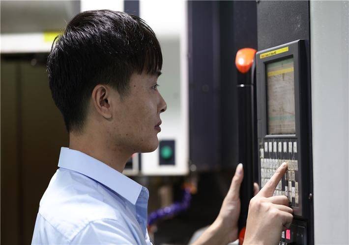 cnc技术员招工 附近急招CNC技术员