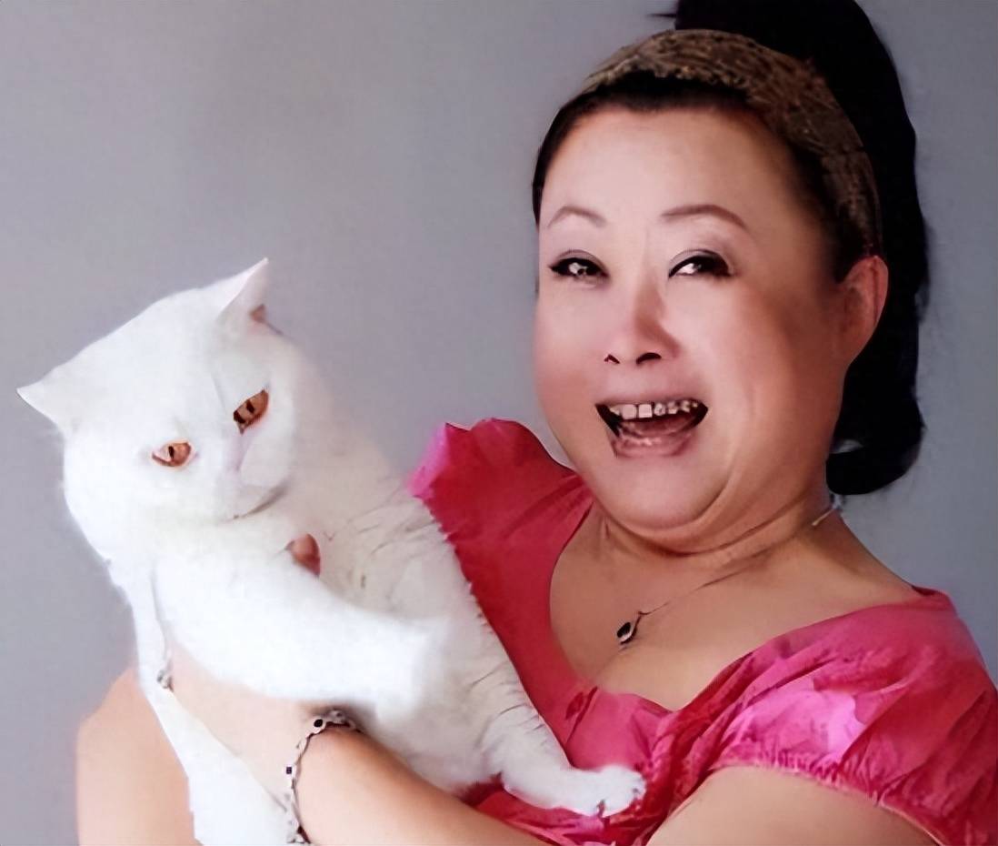 57岁演员张海燕包养20岁野模,双方互称妈咪宝贝,震碎三观_生活_事情