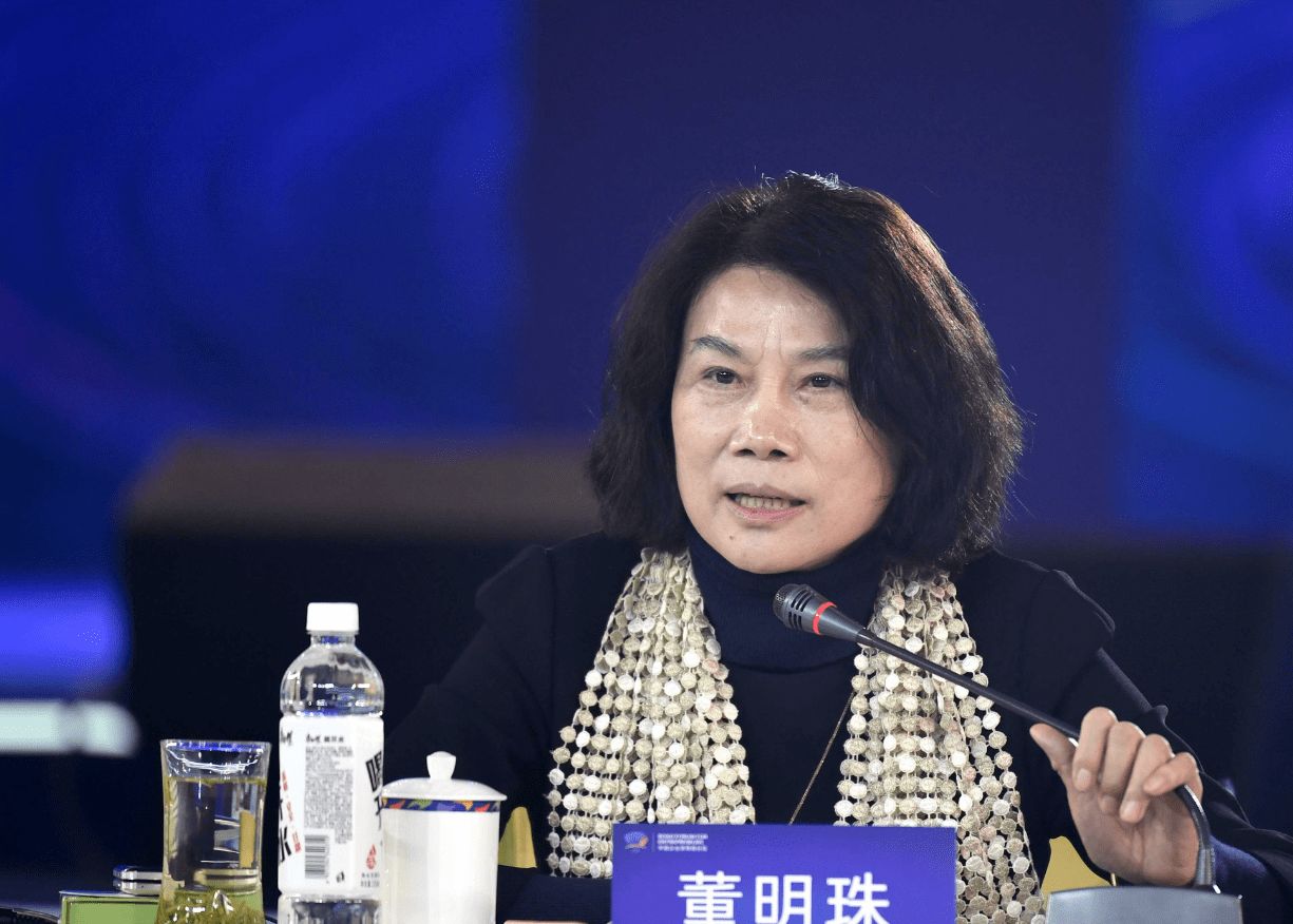 朱洪江退休之后,董明珠也成为了格力电器的总经理.