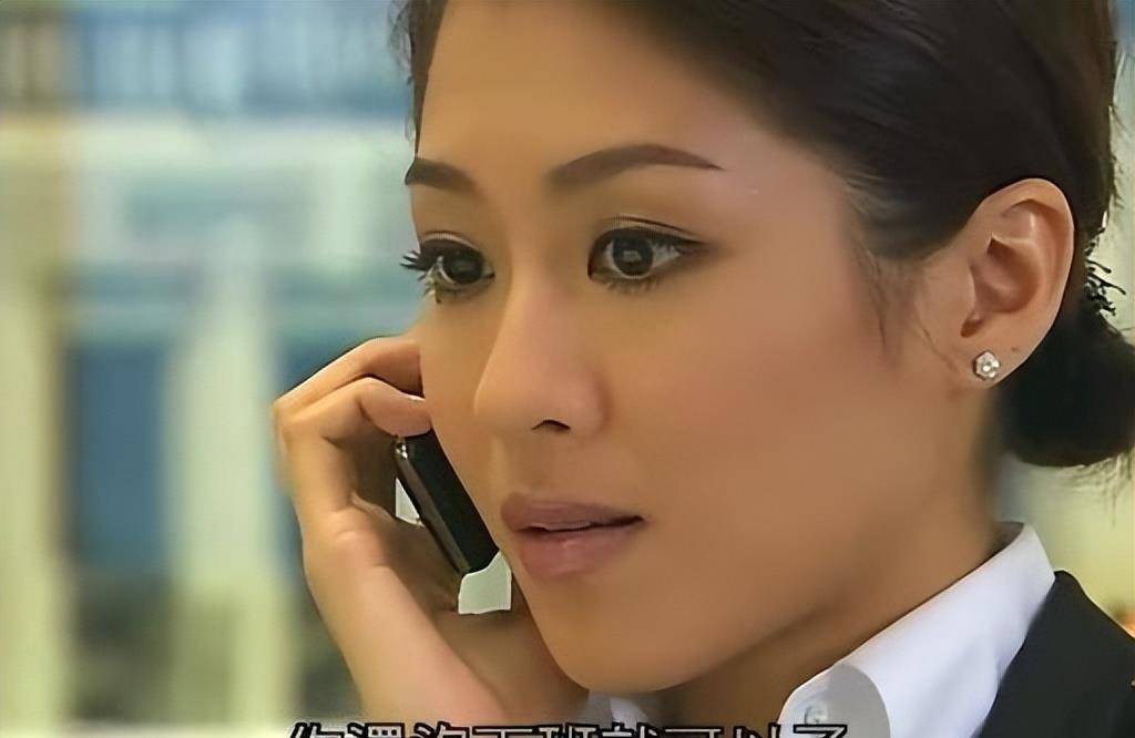 香港索腿天后,被暗示演技不如人,嫁圈外男友短视频带货超叻_陈敏之