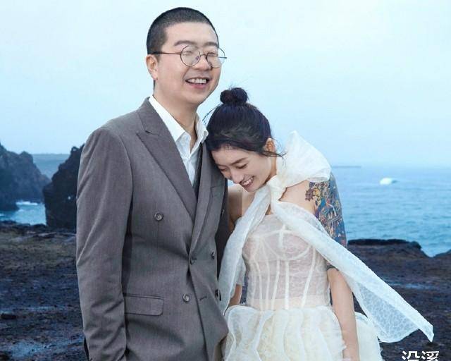 李诞:在台上"玩梗""逗笑",最终却把自己变成笑话_陈典_文化_文字