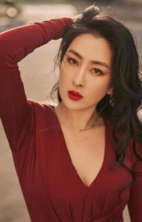 李小璐也十分欣赏王昊.马苏搭了桥介绍二人认识.