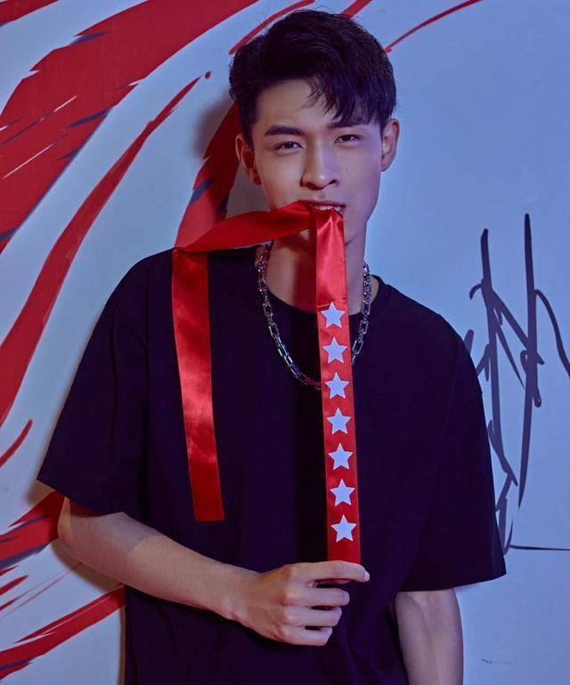 秦霄贤在这两方面还不如张云雷_争议_郭德纲_经历