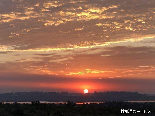 今日七月初九，天地相对，雄甲大耗，是秋季的第一个废日，啥讲究