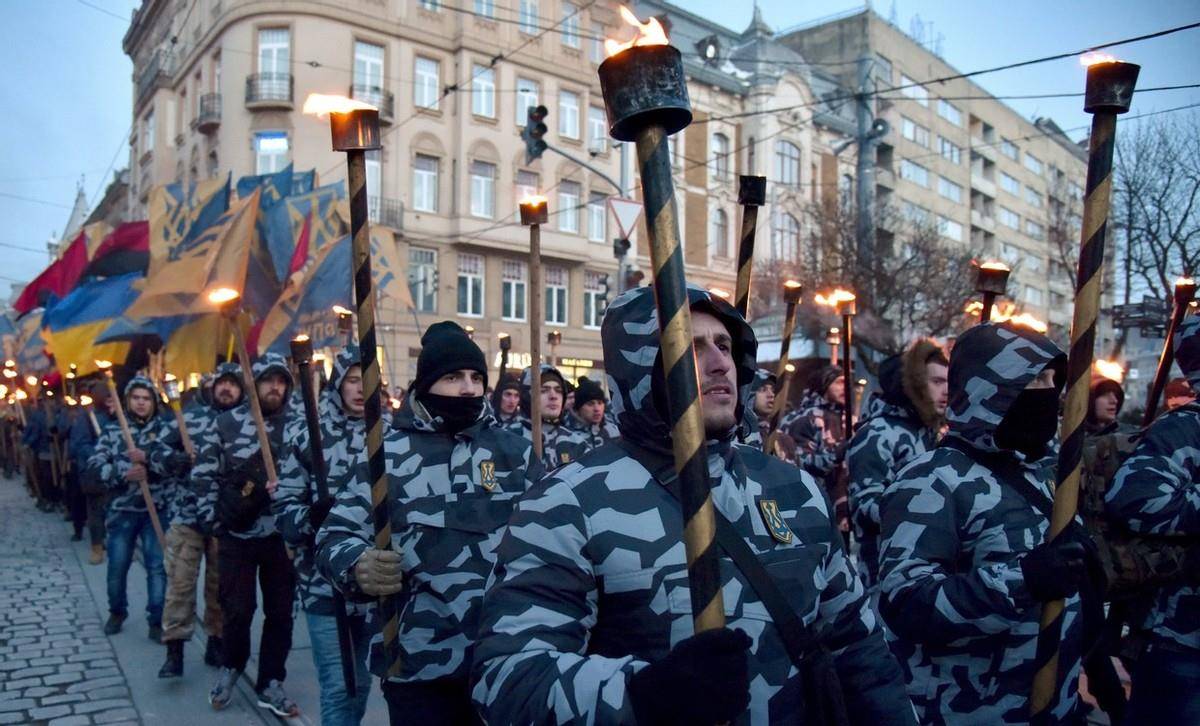 纳粹的帮凶,竟被乌克兰平反为"民族英雄",受尽人民的尊敬爱戴_班德拉
