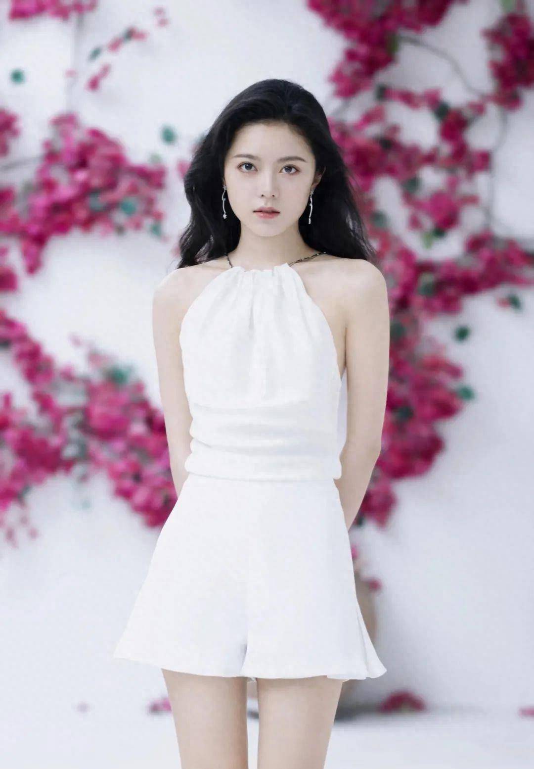 赵今麦时尚写真美美哒,皮肤白皙如厚,美丽如画_夏日的阳光_夏天_白色