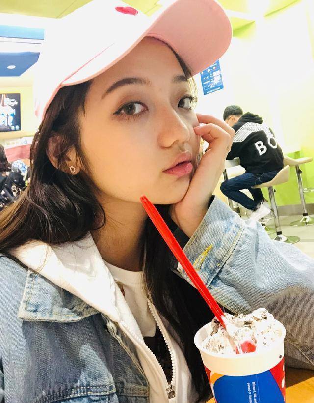 莲蓉包孙格22岁就已经嫁人了~首先是多面体,他真的是逆袭了,现在都成