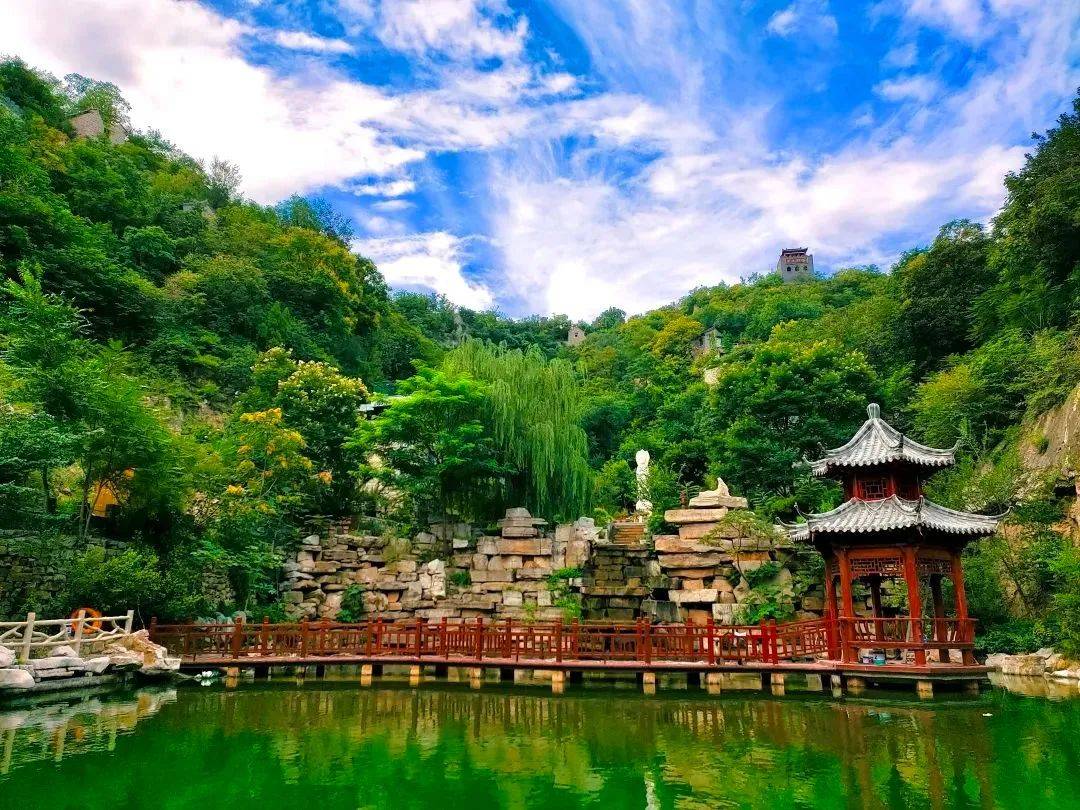 牛记庵古村落度假区位于淄川区昆仑镇,始建于清朝中期,有"天上的村落"