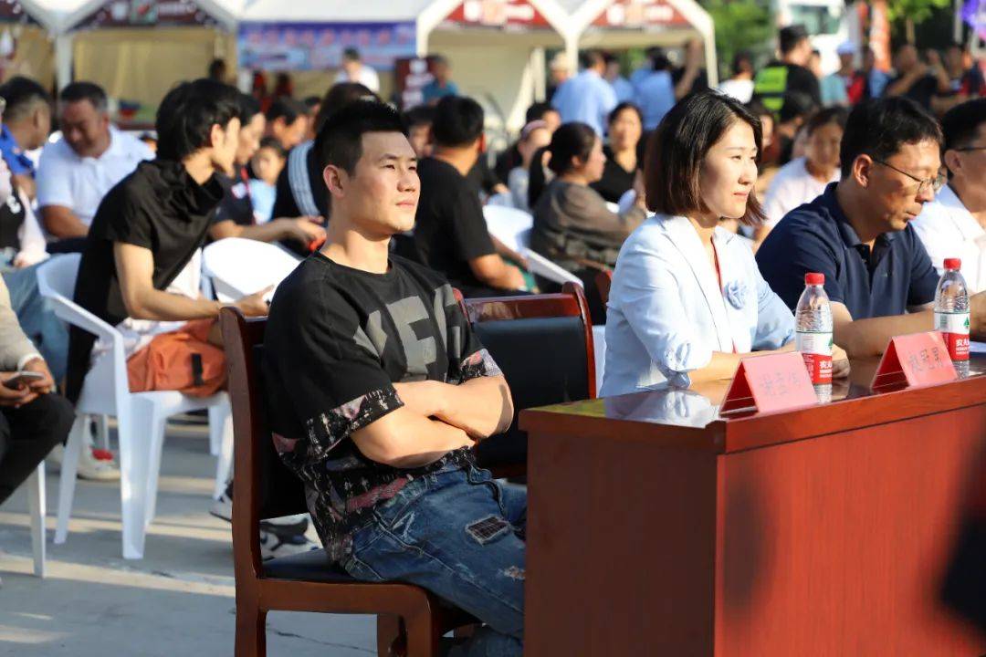 8月21日,雄县七间房乡首届"白洋淀龙虾啤酒音乐嘉年华"盛大开幕.