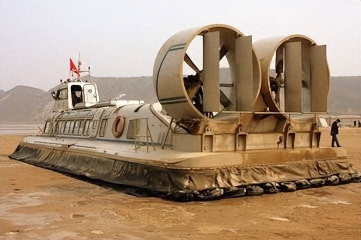 惊险气垫船之旅:空中飞行,雷区畅通无阻,壮观一刻令人叹为观止_船只